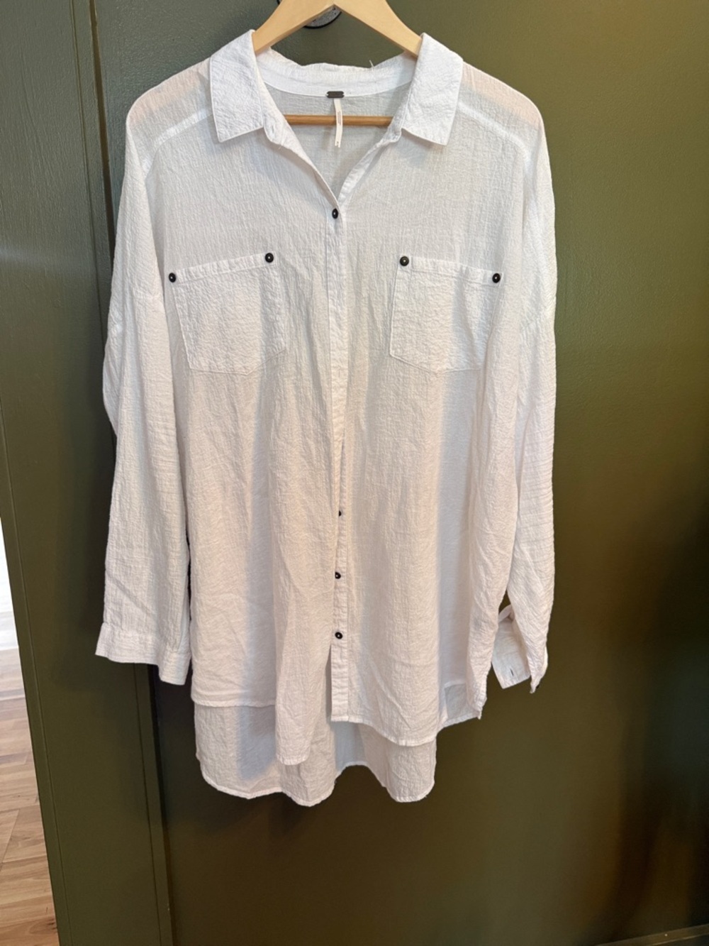 Free PeopleLong-Sleeve White Button-Down Shirt